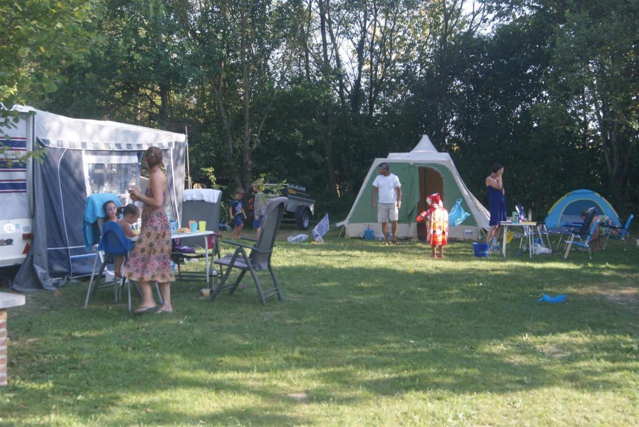 Camping Les Arbois Hotel Montjay  Eksteriør billede