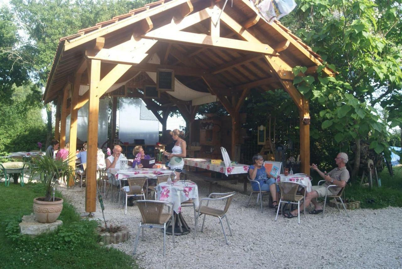 Camping Les Arbois Hotel Montjay  Eksteriør billede