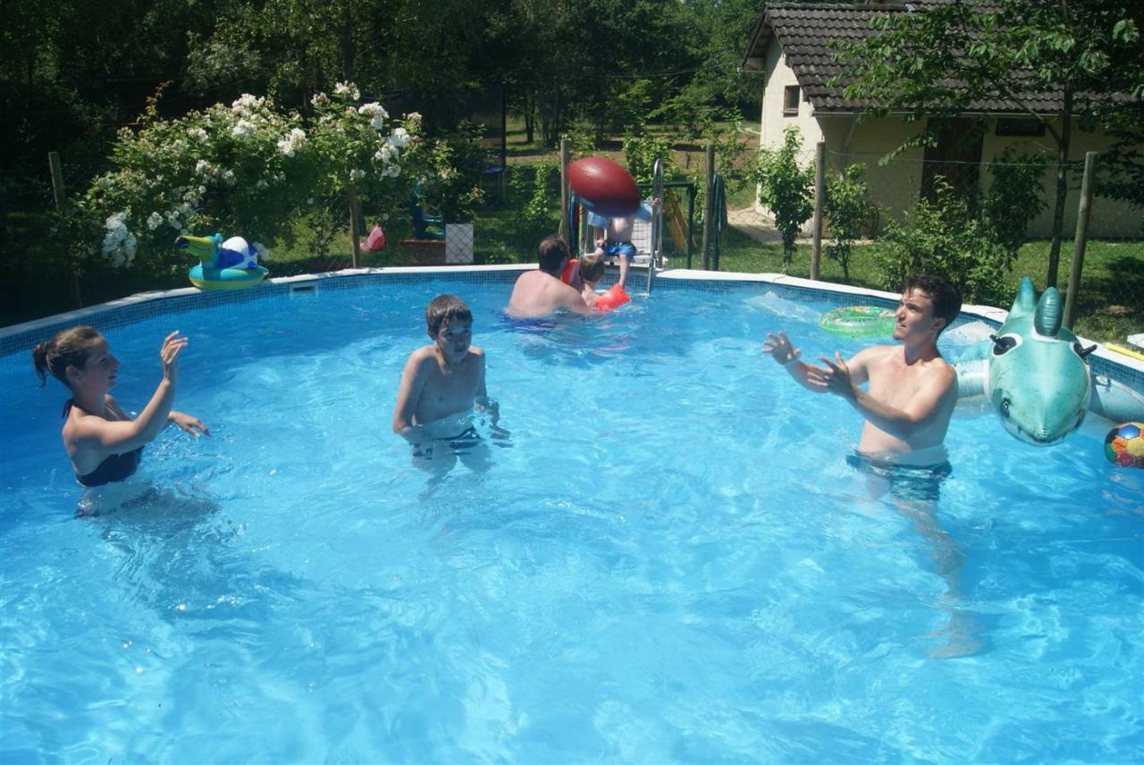 Camping Les Arbois Hotel Montjay  Eksteriør billede
